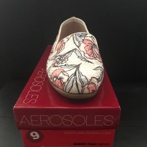 Aerosoles Betunia White Floral NWT